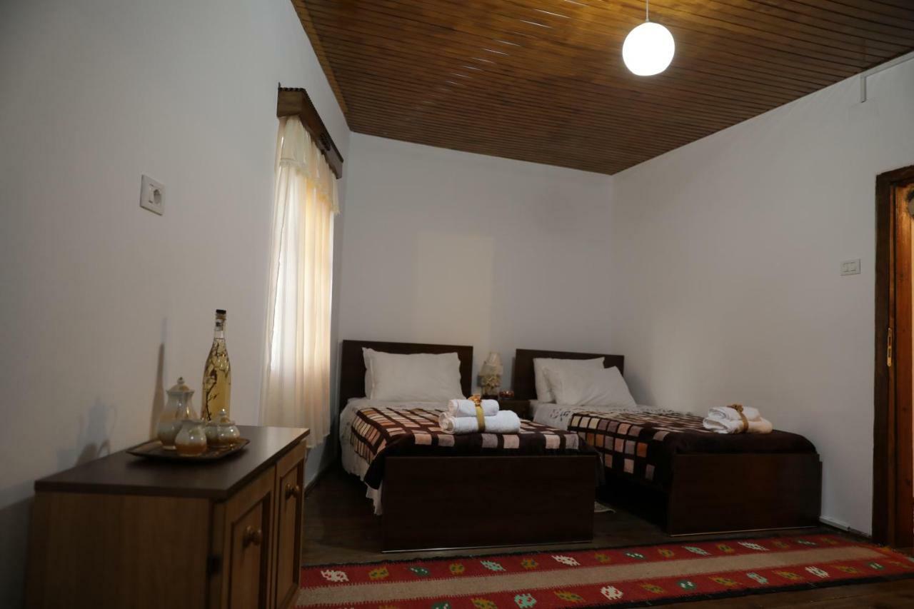 Guest House Mikel Berat Buitenkant foto