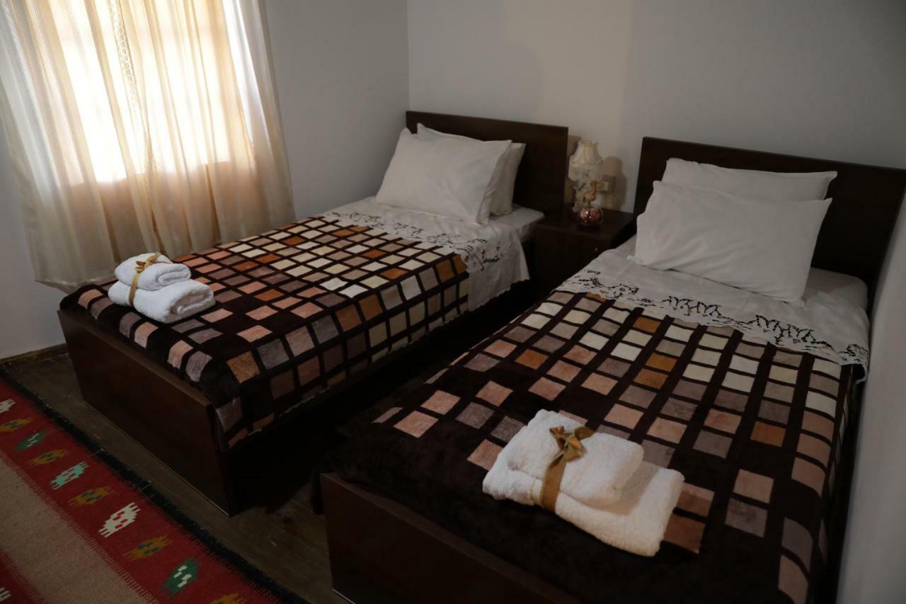 Guest House Mikel Berat Buitenkant foto