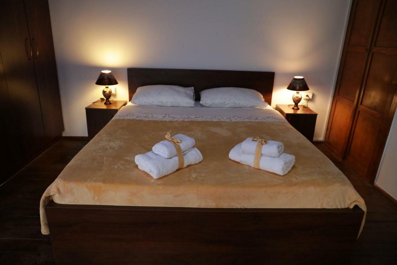Guest House Mikel Berat Buitenkant foto