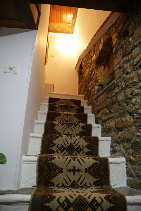 Guest House Mikel Berat Buitenkant foto