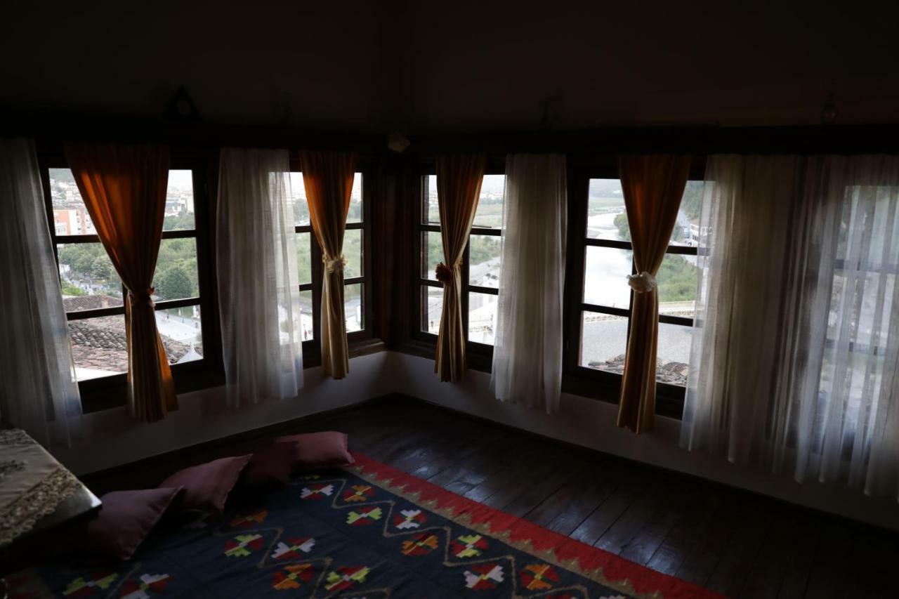 Guest House Mikel Berat Buitenkant foto