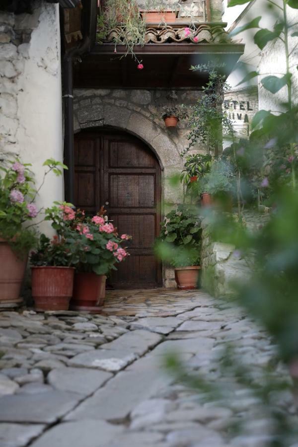 Guest House Mikel Berat Buitenkant foto
