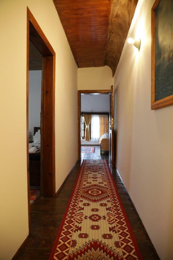 Guest House Mikel Berat Buitenkant foto